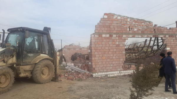 FHN: Daha bir qanunsuz tikili sökülüb